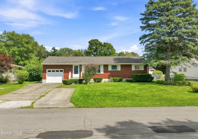 Photo 2 of Sale Pending at 4 Pettibone Dr, Colonie, NY 12205 | MLS# 202625640 | Listing updated on 2026-09-13