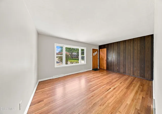Photo 3 of Sale Pending at 4 Pettibone Dr, Colonie, NY 12205 | MLS# 202625640 | Listing updated on 2026-09-13