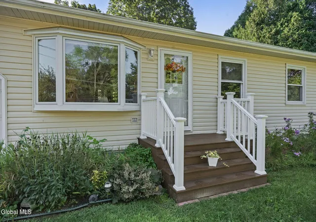 Photo 4 of Sale Pending at 17 Dawn Dr, Schenectady, NY 12302 | MLS# 202625716 | Listing updated on 2026-09-18
