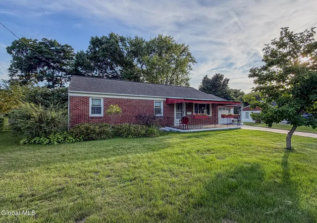 Photo 3 of Sale Pending at 51 Glenville St, Schenectady, NY 12306 | MLS# 202625505 | Listing updated on 2026-09-15