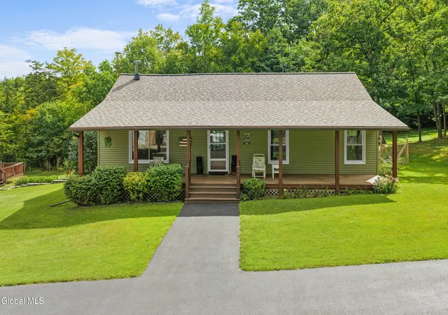 Photo 2 of Single family home for sale at 10254 State Hwy 30, Amsterdam, NY 12010 | MLS# 202625875 | Listing updated on 2026-09-24