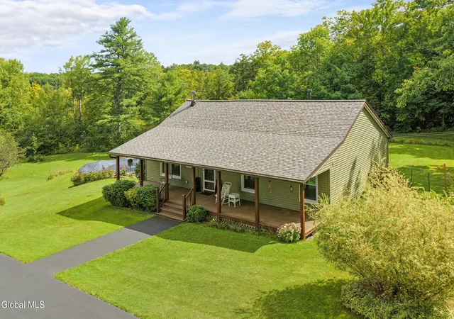 Photo 3 of Single family home for sale at 10254 State Hwy 30, Amsterdam, NY 12010 | MLS# 202625875 | Listing updated on 2026-09-24
