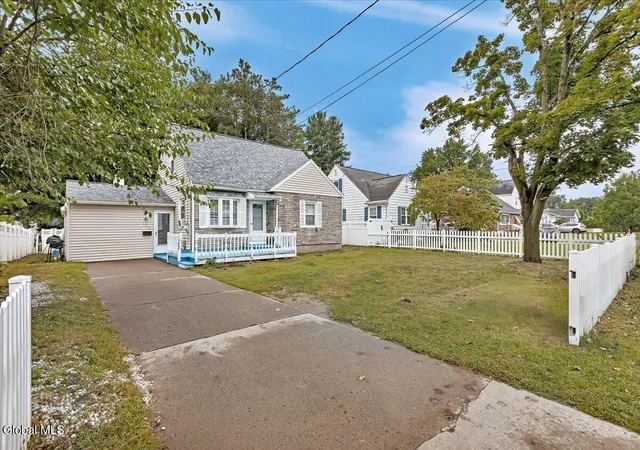 Photo 3 of Single family home for sale at 126 Osborne Rd, Albany, NY 12205 | MLS# 202625539 | Listing updated on 2026-09-14