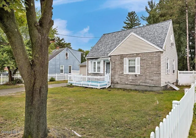 Photo 3 of Single family home for sale at 126 Osborne Rd, Albany, NY 12205 | MLS# 202625539 | Listing updated on 2026-09-14