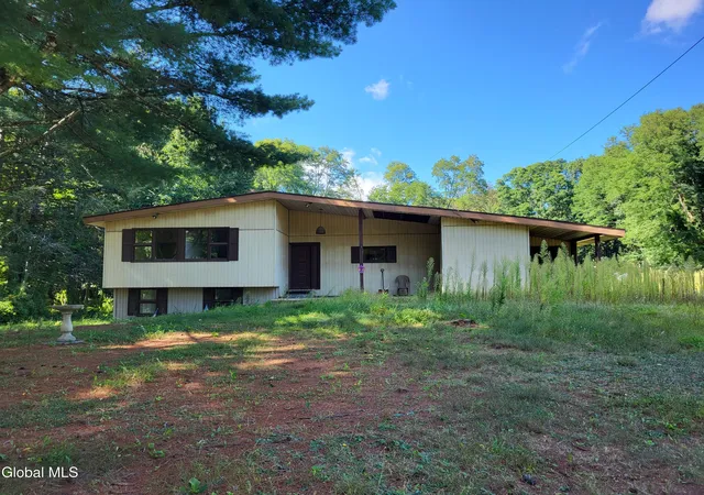 Photo 3 of Sale Pending at 639 Mac Elroy Rd, Ballston Lake, NY 12019 | MLS# 202625557 | Listing updated on 2026-09-13