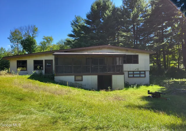 Photo 4 of Sale Pending at 639 Mac Elroy Rd, Ballston Lake, NY 12019 | MLS# 202625557 | Listing updated on 2026-09-13