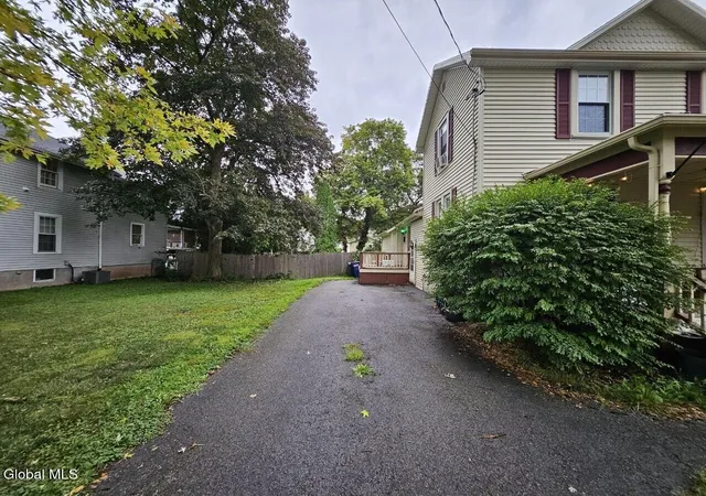 Photo 3 of Sale Pending at 529 Tilden St, Oneida, NY 13421 | MLS# 202625556 | Listing updated on 2026-09-17