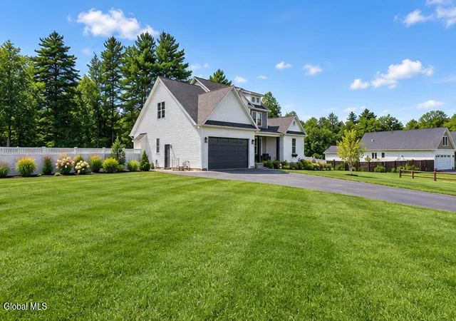 Photo 3 of Single family home for sale at 4 Magnolia Ct, Ballston Spa, NY 12020 | MLS# 202625632 | Listing updated on 2026-09-11