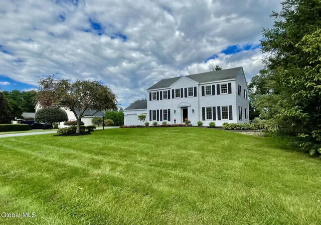 Photo 3 of Single family home for sale at 32 Greyledge Dr, Albany, NY 12211 | MLS# 202625832 | Listing updated on 2026-09-14