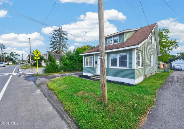 Photo 3 of Sale Pending at 725 Curry Rd, Schenectady, NY 12306 | MLS# 202626211 | Listing updated on 2026-10-06