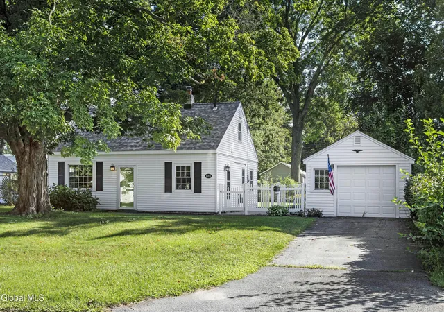 Photo 3 of Sale Pending at 1083 Inner Dr, Schenectady, NY 12303 | MLS# 202625885 | Listing updated on 2026-10-07