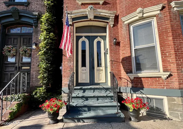 Photo 3 of House for sale at 225 Green St, Schenectady, NY 12305 | MLS# 202626094 | Listing updated on 2026-09-22