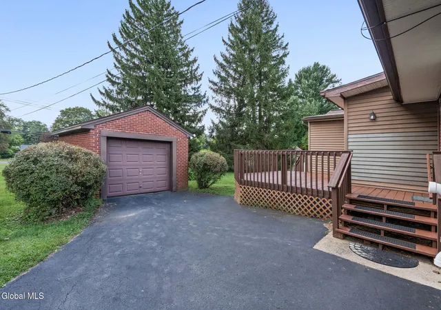 Photo 3 of Single family home for sale at 27 W Glenwood Dr, Latham, NY 12110 | MLS# 202625670 | Listing updated on 2026-09-15