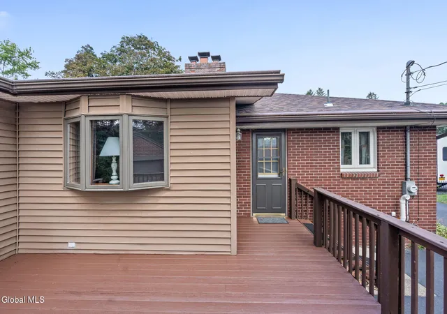 Photo 4 of Single family home for sale at 27 W Glenwood Dr, Latham, NY 12110 | MLS# 202625670 | Listing updated on 2026-09-15