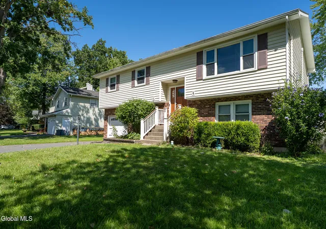 Photo 2 of Sale Pending at 9 Bellevue St, Selkirk, NY 12158 | MLS# 202625816 | Listing updated on 2026-09-16