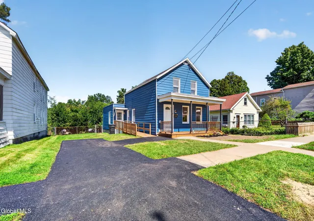Photo 4 of Sale Pending at 41 Ford Ave, Troy, NY 12180 | MLS# 202625629 | Listing updated on 2026-09-11