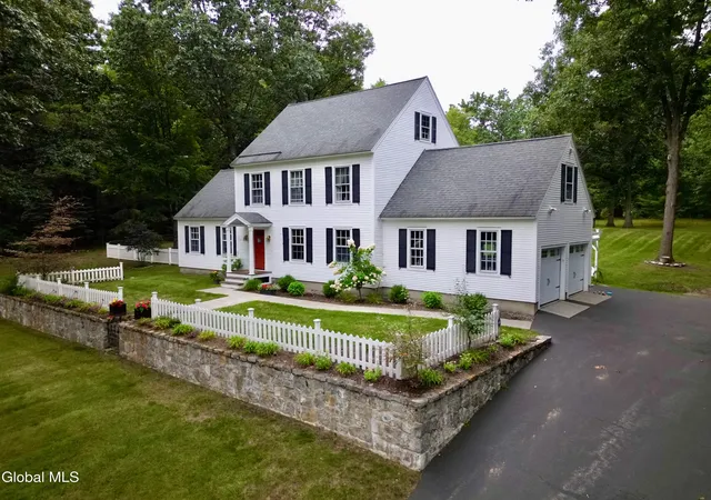 Photo 2 of Sale Pending at 173 Steele Ave Ext, Gloversville, NY 12078 | MLS# 202625752 | Listing updated on 2026-09-14