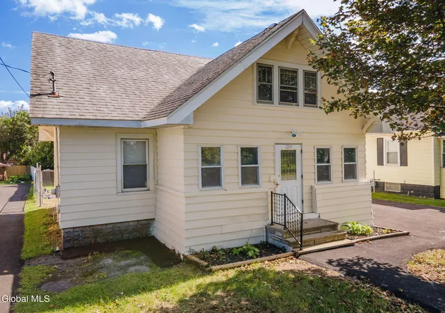 Photo 1 of Single family home for sale at 1231 N Westcott Rd, Schenectady, NY 12306 | MLS# 202626147 | Listing updated on 2026-09-16