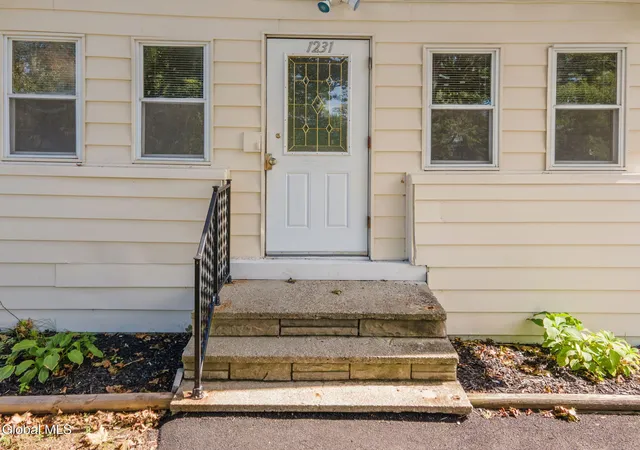 Photo 3 of Single family home for sale at 1231 N Westcott Rd, Schenectady, NY 12306 | MLS# 202626147 | Listing updated on 2026-09-16