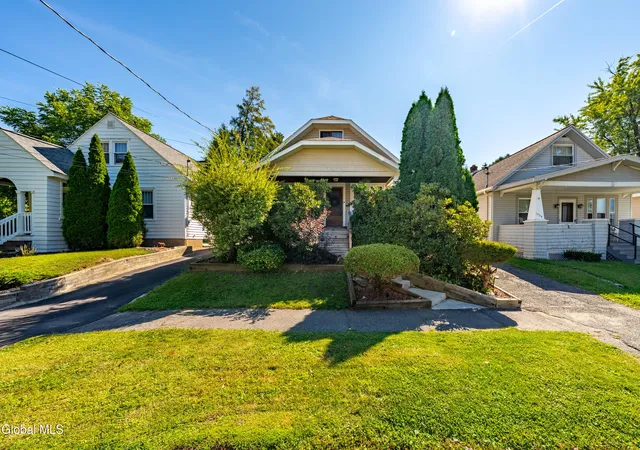Photo 1 of Sale Pending at 1472 Lexington Ave, Schenectady, NY 12309 | MLS# 202625683 | Listing updated on 2026-09-15
