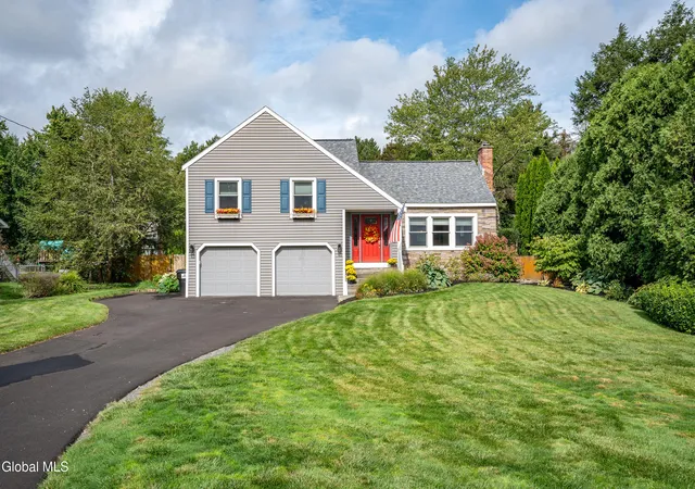 Photo 2 of Single family home for sale at 945 Mohegan Rd, Schenectady, NY 12309 | MLS# 202625791 | Listing updated on 2026-09-18