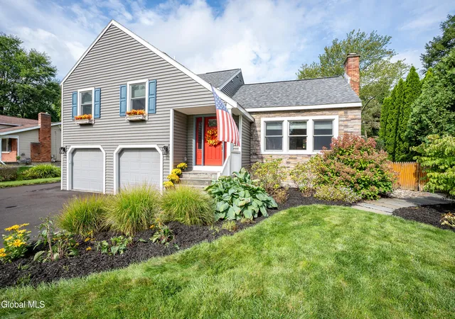 Photo 3 of Single family home for sale at 945 Mohegan Rd, Schenectady, NY 12309 | MLS# 202625791 | Listing updated on 2026-09-18