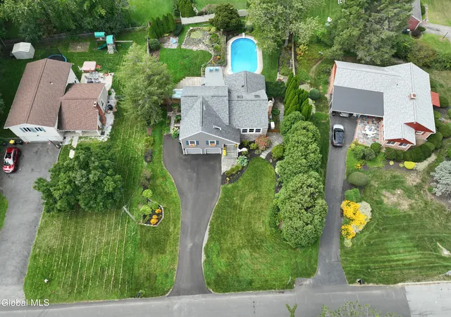 Photo 4 of Single family home for sale at 945 Mohegan Rd, Schenectady, NY 12309 | MLS# 202625791 | Listing updated on 2026-09-18