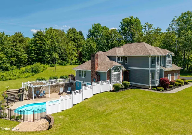 Photo 4 of Single family home for sale at 116 Boulderwood Dr, Queensbury, NY 12804 | MLS# 202625658 | Listing updated on 2026-09-15
