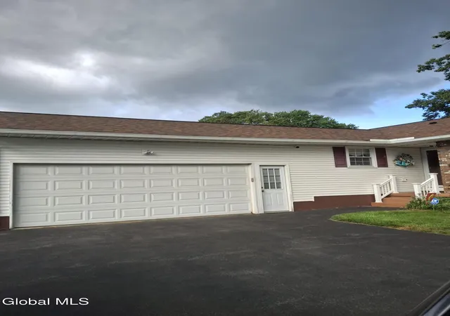 Photo 3 of Single family home for sale at 212 Shirlwood Dr, Schenectady, NY 12306 | MLS# 202625905 | Listing updated on 2026-10-01