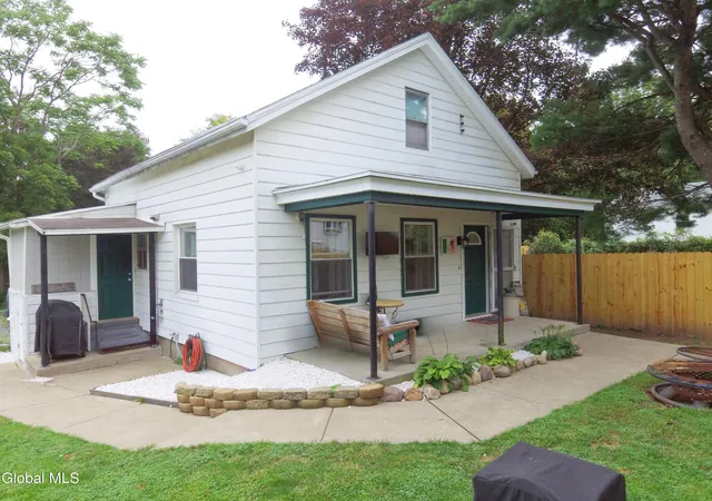 Photo 3 of Single family home for sale at 612 Pawling Ave, Troy, NY 12180 | MLS# 202625744 | Listing updated on 2026-09-10