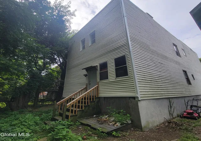 Photo 3 of House for sale at 239 Colonie St, Albany, NY 12210 | MLS# 202625709 | Listing updated on 2026-09-10