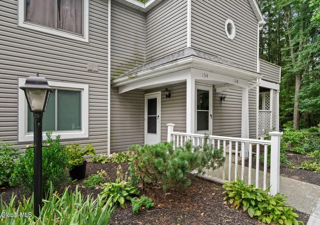 Photo 4 of Sale Pending at 1976 Curry Rd # E134, Rotterdam, NY 12303 | MLS# 202625852 | Listing updated on 2026-09-22