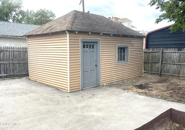 Photo 3 of Single family home for sale at 71 Elder St, Schenectady, NY 12304 | MLS# 202625926 | Listing updated on 2026-09-29