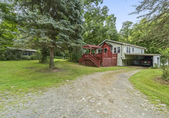 Photo 3 of Single family home for sale at 3908 New York 7, Hoosick Falls, NY 12090 | MLS# 202625746 | Listing updated on 2026-09-10