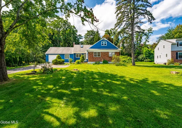 Photo 3 of Single family home for sale at 4132 Buckingham Dr, Schenectady, NY 12304 | MLS# 202625753 | Listing updated on 2026-09-18