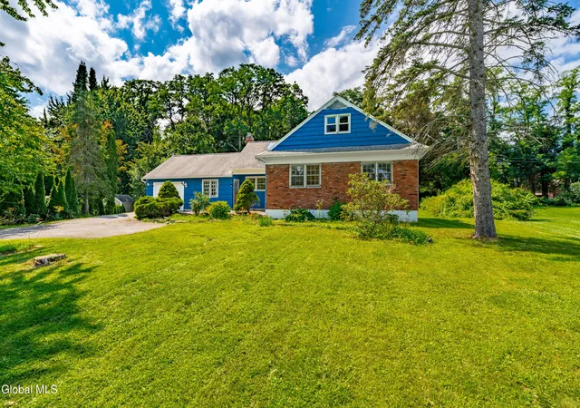 Photo 3 of Single family home for sale at 4132 Buckingham Dr, Schenectady, NY 12304 | MLS# 202625753 | Listing updated on 2026-09-18
