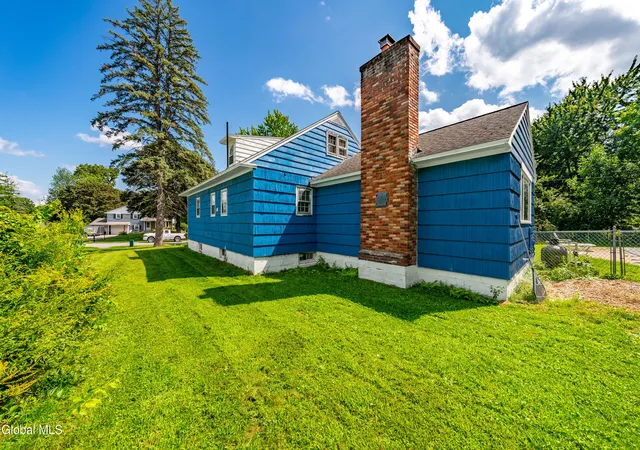 Photo 4 of Single family home for sale at 4132 Buckingham Dr, Schenectady, NY 12304 | MLS# 202625753 | Listing updated on 2026-09-18