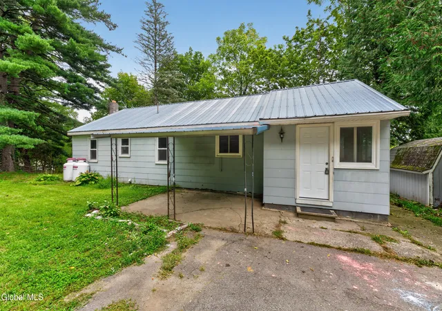 Photo 4 of Single family home for sale at 28 Cardinal Ln, New Baltimore, NY 12124 | MLS# 202625850 | Listing updated on 2026-10-20