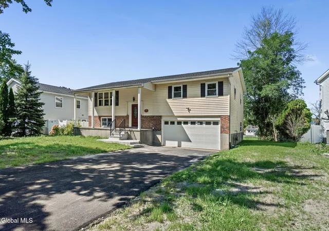 Photo 2 of Sale Pending at 3 Petalas Dr, East Greenbush, NY 12061 | MLS# 202625824 | Listing updated on 2026-09-16