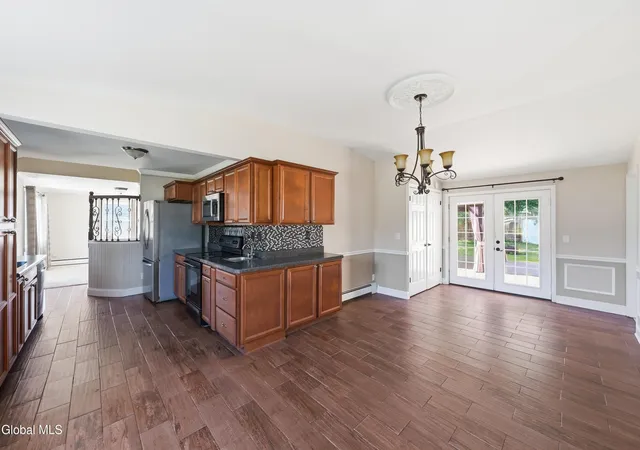 Photo 3 of Single family home for sale at 1058 Inner Dr, Schenectady, NY 12303 | MLS# 202625803 | Listing updated on 2026-09-14