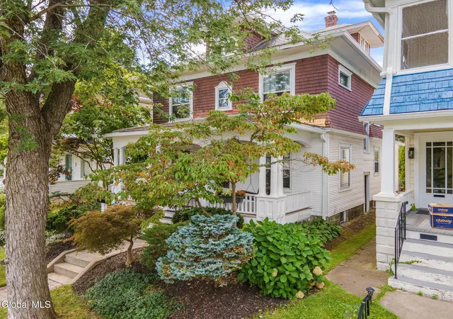 Photo 4 of Sale Pending at 1317 Glenwood Blvd, Schenectady, NY 12308 | MLS# 202625839 | Listing updated on 2026-09-16