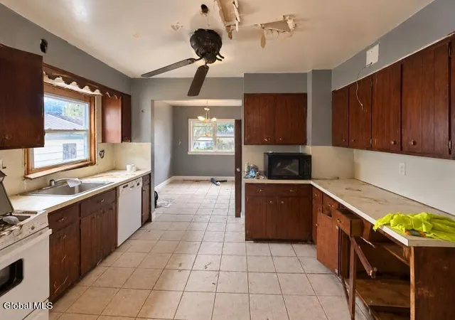 Photo 3 of Single family home for sale at 3247 Taylor St, Schenectady, NY 12306 | MLS# 202625848 | Listing updated on 2026-09-11