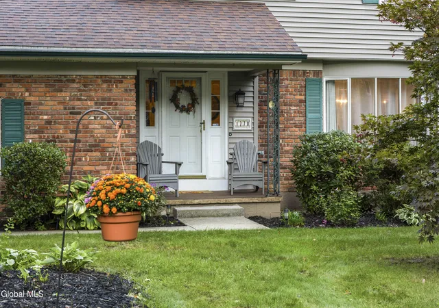 Photo 3 of Sale Pending at 1270 Fox Holw Rd, Schenectady, NY 12309 | MLS# 202626295 | Listing updated on 2026-09-24