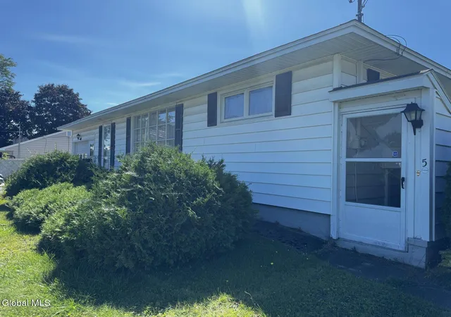Photo 3 of Sale Pending at 5 Brentwood Ave, Gloversville, NY 12078 | MLS# 202625883 | Listing updated on 2026-09-13