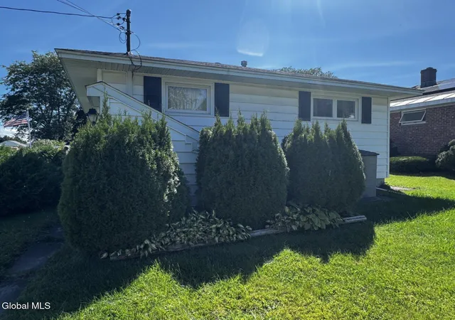 Photo 4 of Sale Pending at 5 Brentwood Ave, Gloversville, NY 12078 | MLS# 202625883 | Listing updated on 2026-09-13