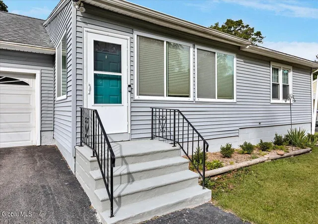 Photo 3 of Sale Pending at 135 Gordon Rd, Schenectady, NY 12306 | MLS# 202625896 | Listing updated on 2026-09-14
