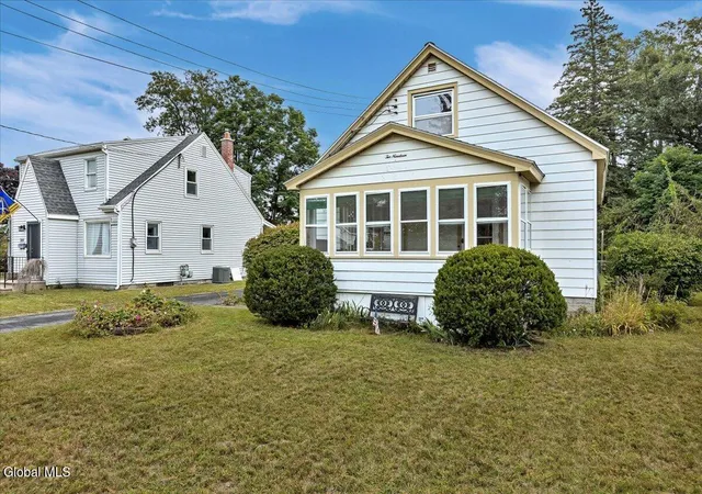 Photo 3 of Single family home for sale at 219 Stoodley Pl, Schenectady, NY 12303 | MLS# 202625900 | Listing updated on 2026-09-12