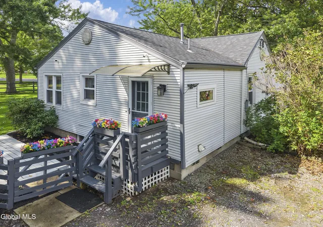 Photo 1 of Single family home for sale at 1713 Hillside Ave, Schenectady, NY 12309 | MLS# 202625969 | Listing updated on 2026-09-28