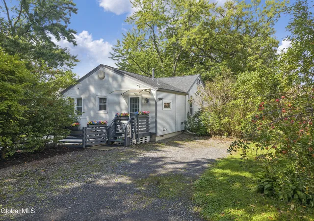 Photo 2 of Single family home for sale at 1713 Hillside Ave, Schenectady, NY 12309 | MLS# 202625969 | Listing updated on 2026-09-28