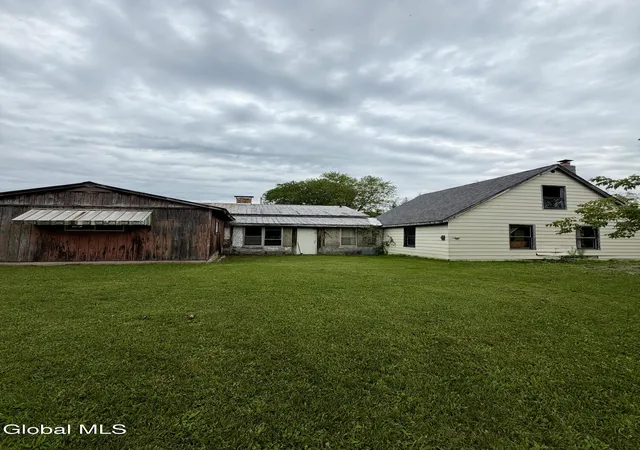 Photo 3 of Sale Pending at 4 S East Ave, Johnstown, NY 12095 | MLS# 202625972 | Listing updated on 2026-10-01